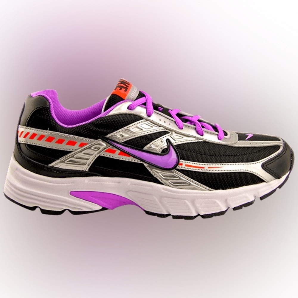 SOLD Women’s Nike Sneaker - Picture 1 of 5